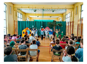 Smerfy w wykonaniu uczniów klasy 3b