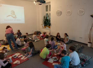 Klasa 2b w ośrodku Źródła Klasa 2b w ośrodku Źródła