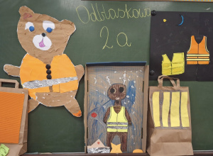 Klasa 2a promuje akcję "Noś odblaski"