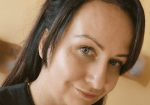 Na zdjęciu pani Justyna Marcinkowska. Zdjęcie z czasu przed chorobą.