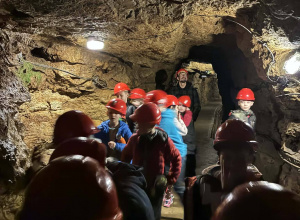 Uczniowie klas trzecich na wycieczce w Górach Tarnowskich