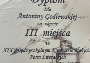 Na zdjęciu dyplom naszej uczennicy