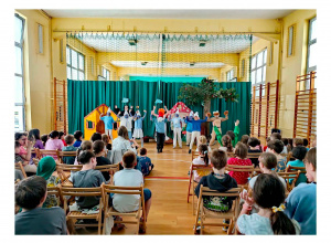 Smerfy w wykonaniu uczniów klasy 3b