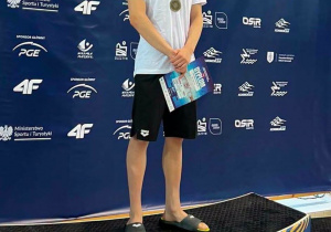 Na pierwszym stopniu podium stoi nasz uczeń.