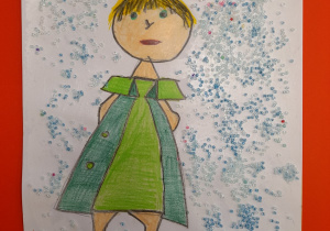Na zdjęciu praca wykonana przez ucznia. Przedstawia dziewczynkę w zielonej sukience.